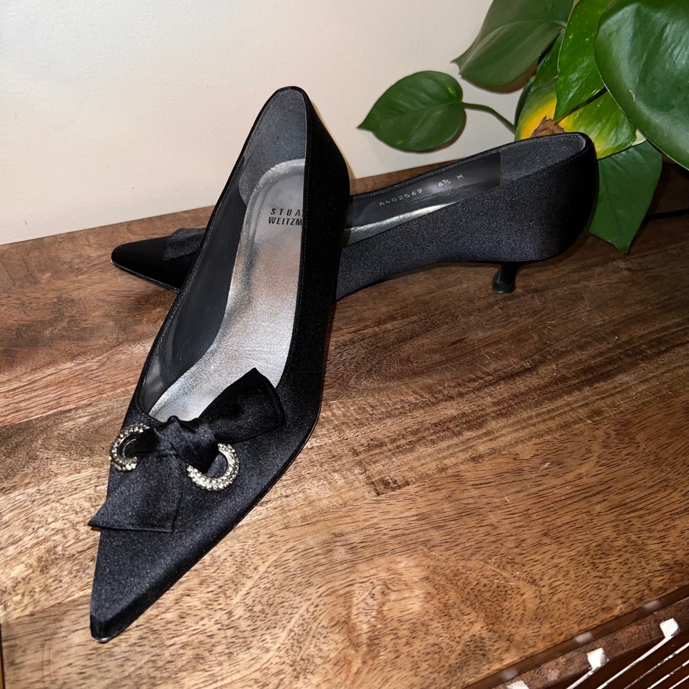 Stuart Weitzman Womens 6.5 Lazo Black Satin Kitten Heel Pointed Toe Shoes Formal